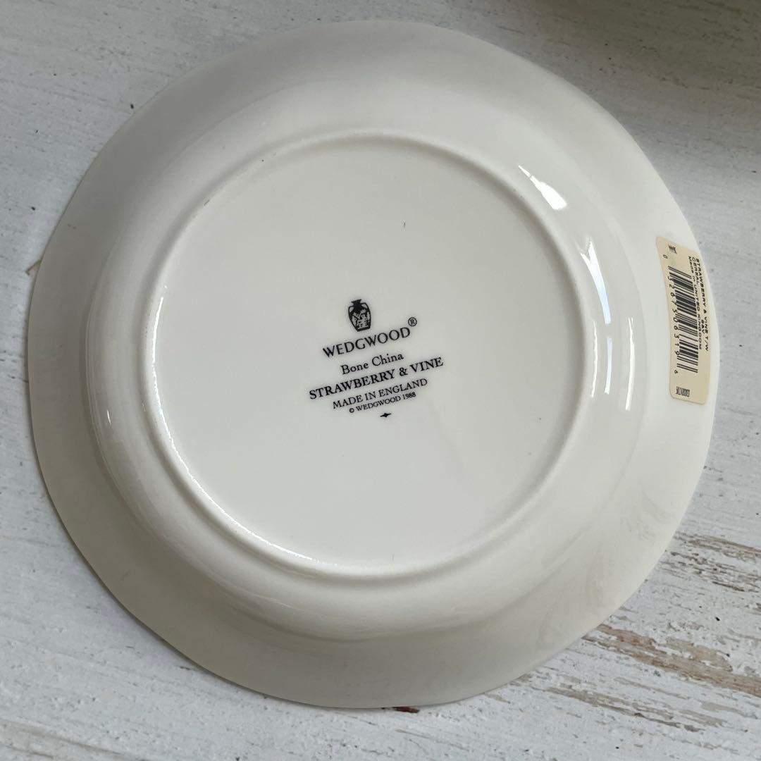 新品ブランド箱入り /ストロベリー＆バイン食器5点のペアセット