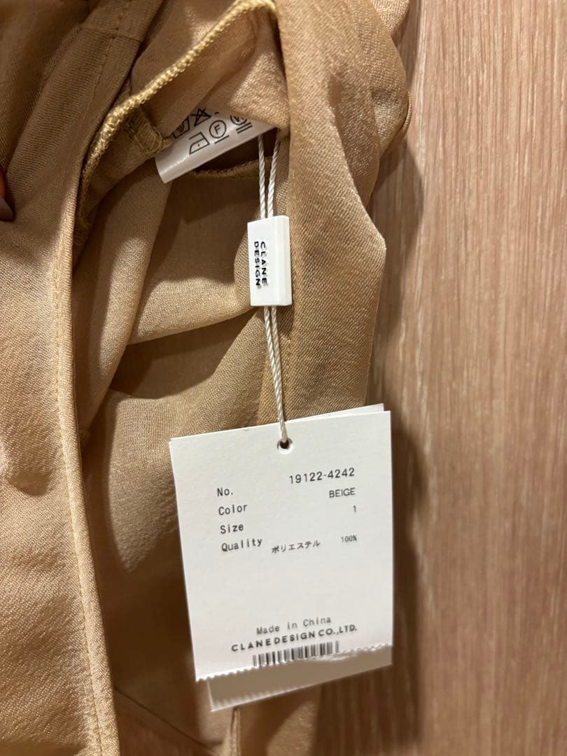 新品　未使用　SHEER DRAPE BODYSUITS ベージュ　サイズ1