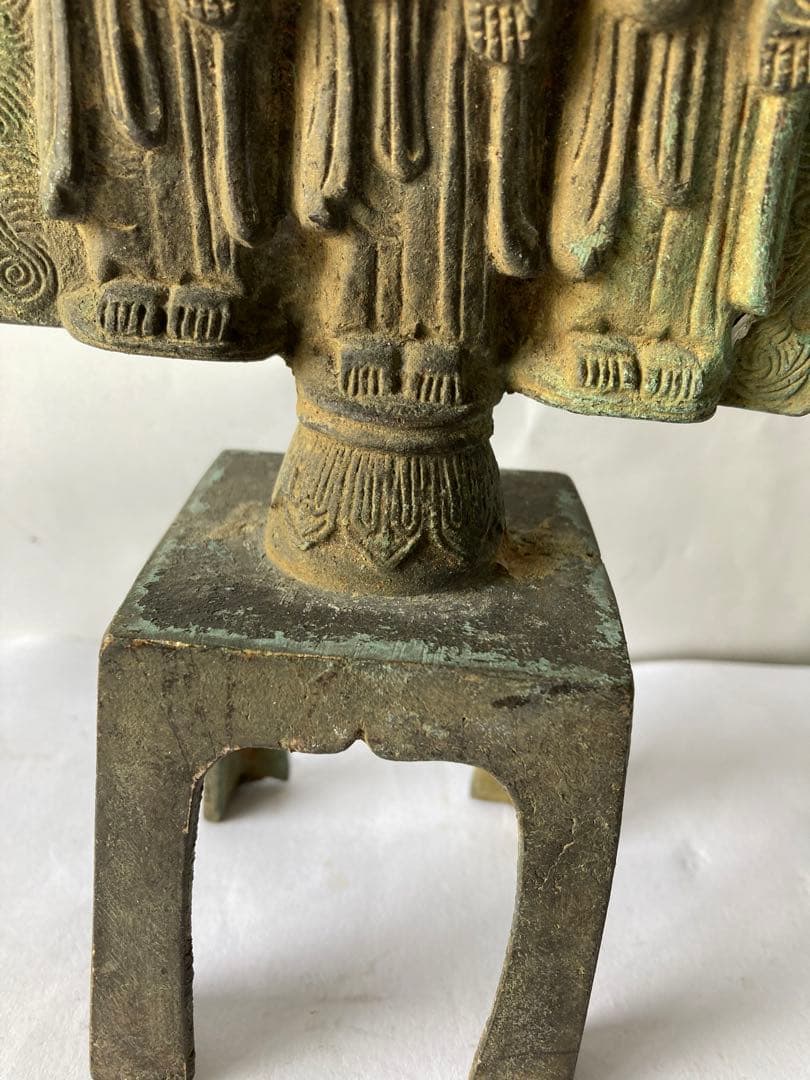 古董，中國古佛像，古銅製，光背裹に銘文が有リます，重約1100克