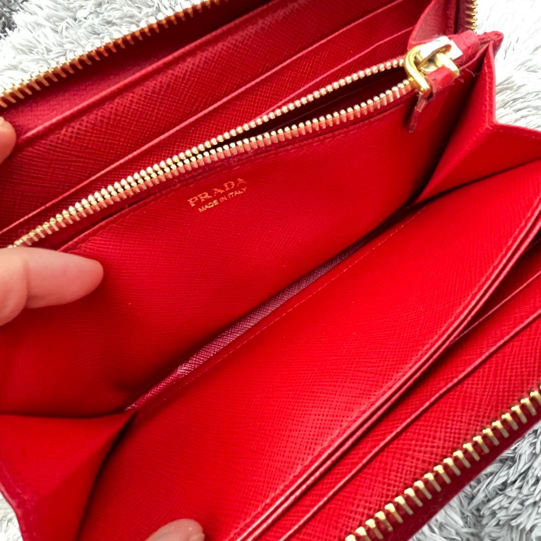 良品✨PRADA 大きめロゴ　ラウンドファスナー　サフィアーノ　レッド　長財布