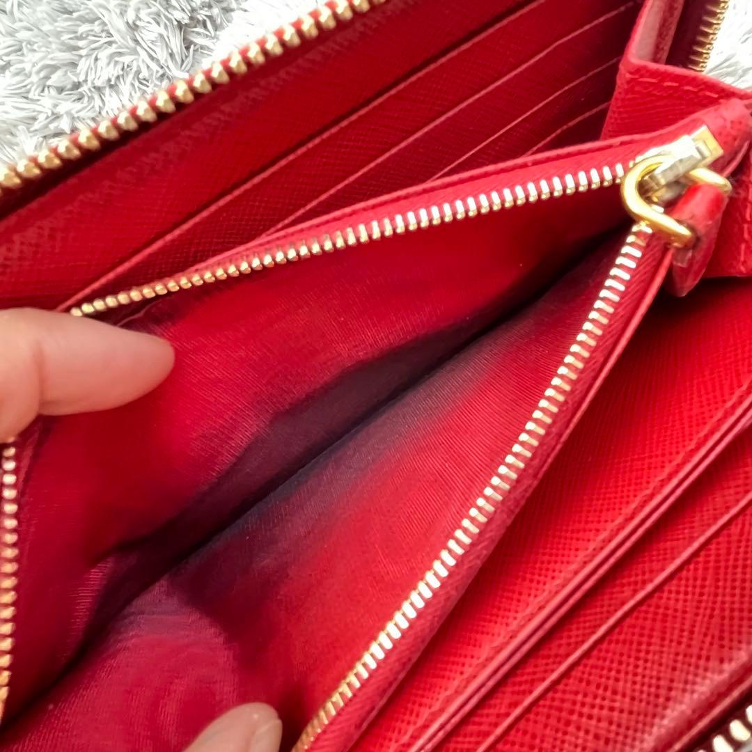 良品✨PRADA 大きめロゴ　ラウンドファスナー　サフィアーノ　レッド　長財布