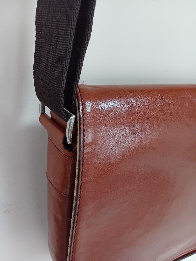 美品 ココマイスターマットーネマルチショルダーバッグ　ブラウン