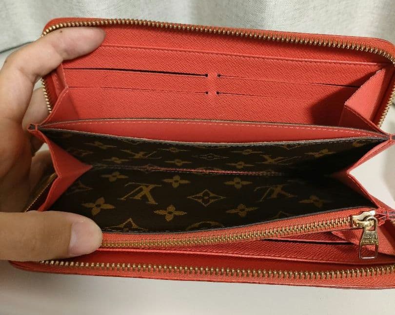 Louis Vuitton ジッピーウォレット レティーロ レッド