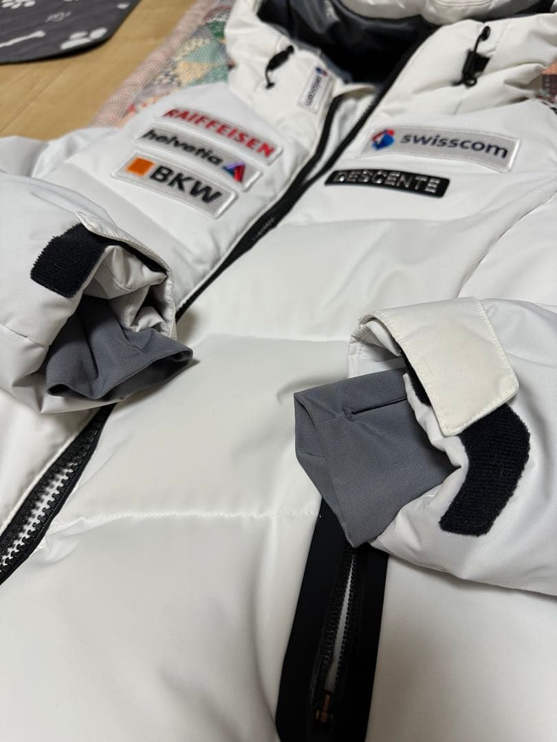 正美品DESCENTE ホワイト スキーウェアダウン