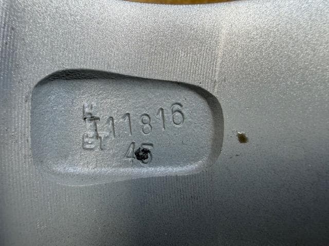 ヤリスクロス C28 セレナ スタッドレスセット 205/65R16 2020年