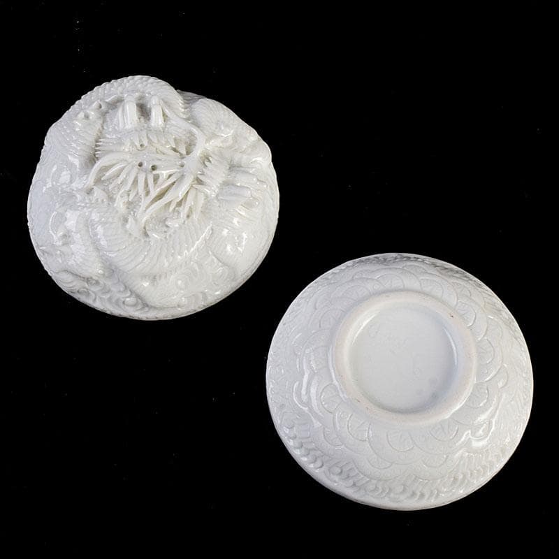 茶道具　平戸焼　十五代　中里茂右ェ門作　白磁雲龍彫　香合　共布共箱　V　8911