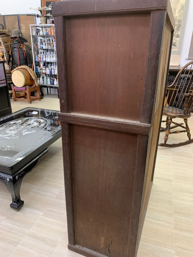 和箪笥　伝統的な木製箪笥 引き出し多