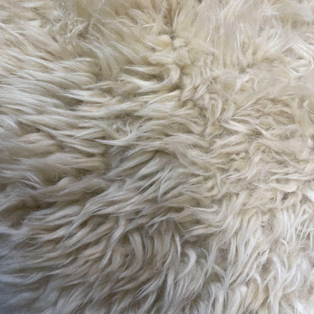 ニチロ毛皮株式会社　高級羊毛ムートンラグ　約194×68cm