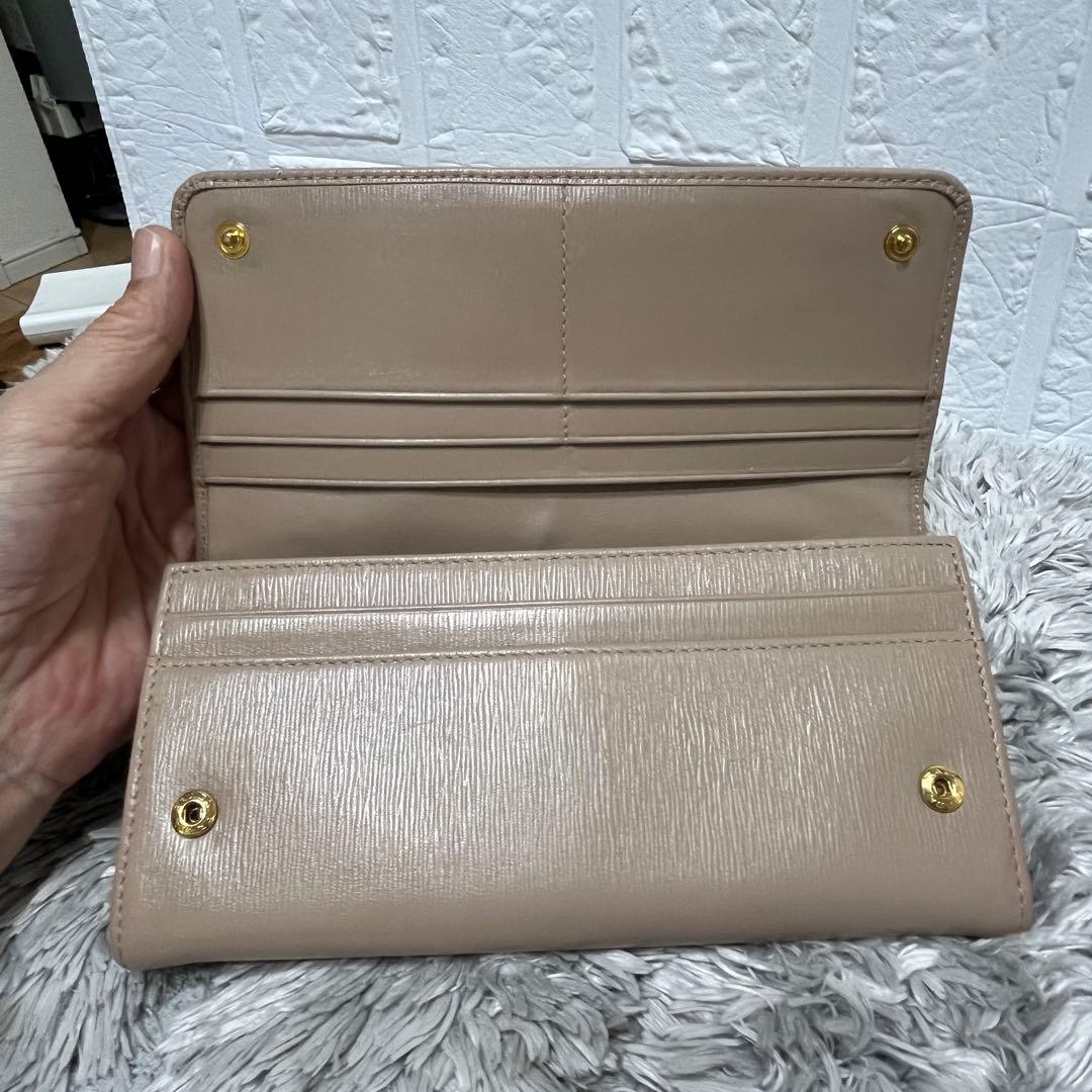 美品✨PRADA 長財布　バイカラー　メタルロゴ　カードケース　ヌードベージュ