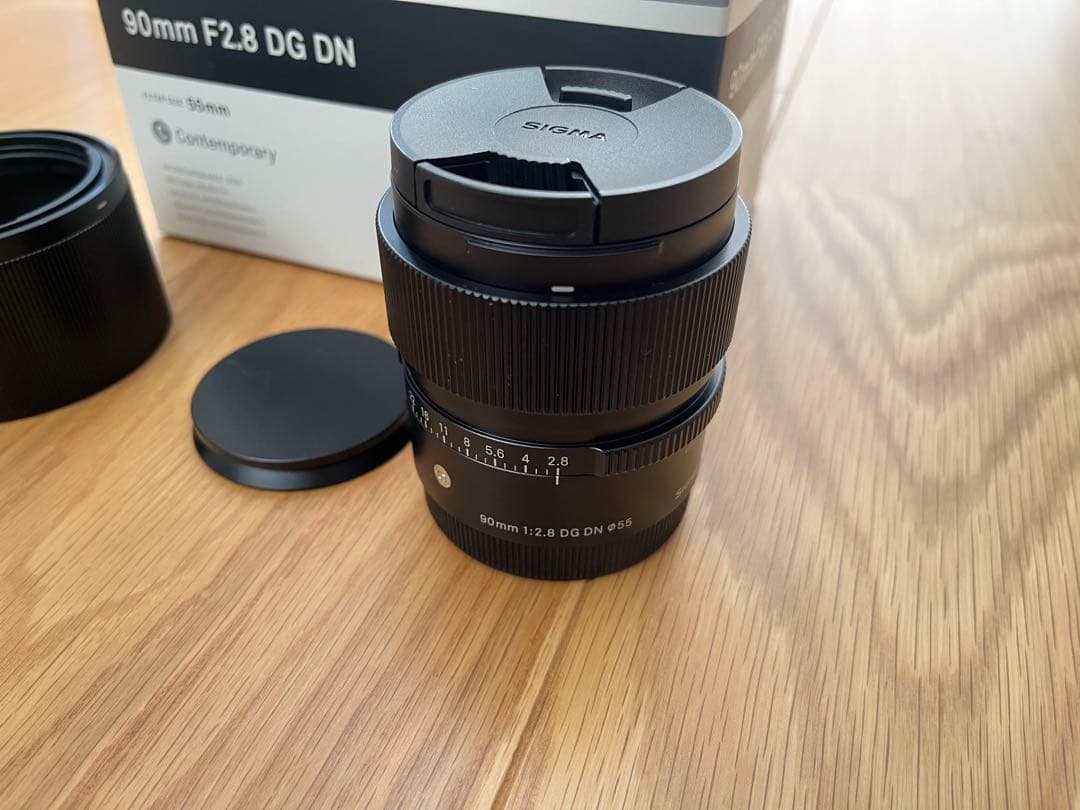 【美品】SIGMA 90mm F2.8 DG DN 箱付き（Eマウント）