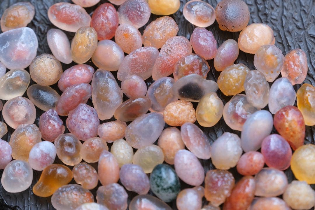 ゴビ石−1400 ゴビ瑪瑙　原石　極小粒　カラーフル