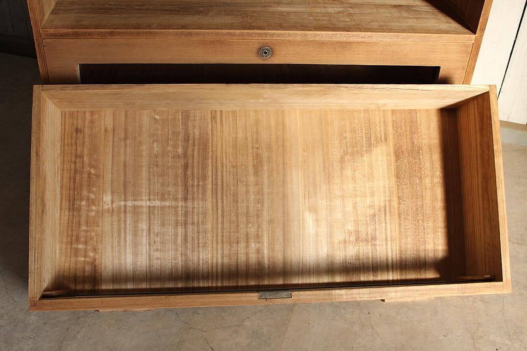 味のある前面ガラスの引き出し3段