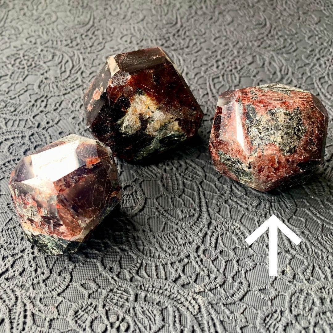 ダークレッドの12面体結晶ガーネット(Lサイズ5)ポリッシュ