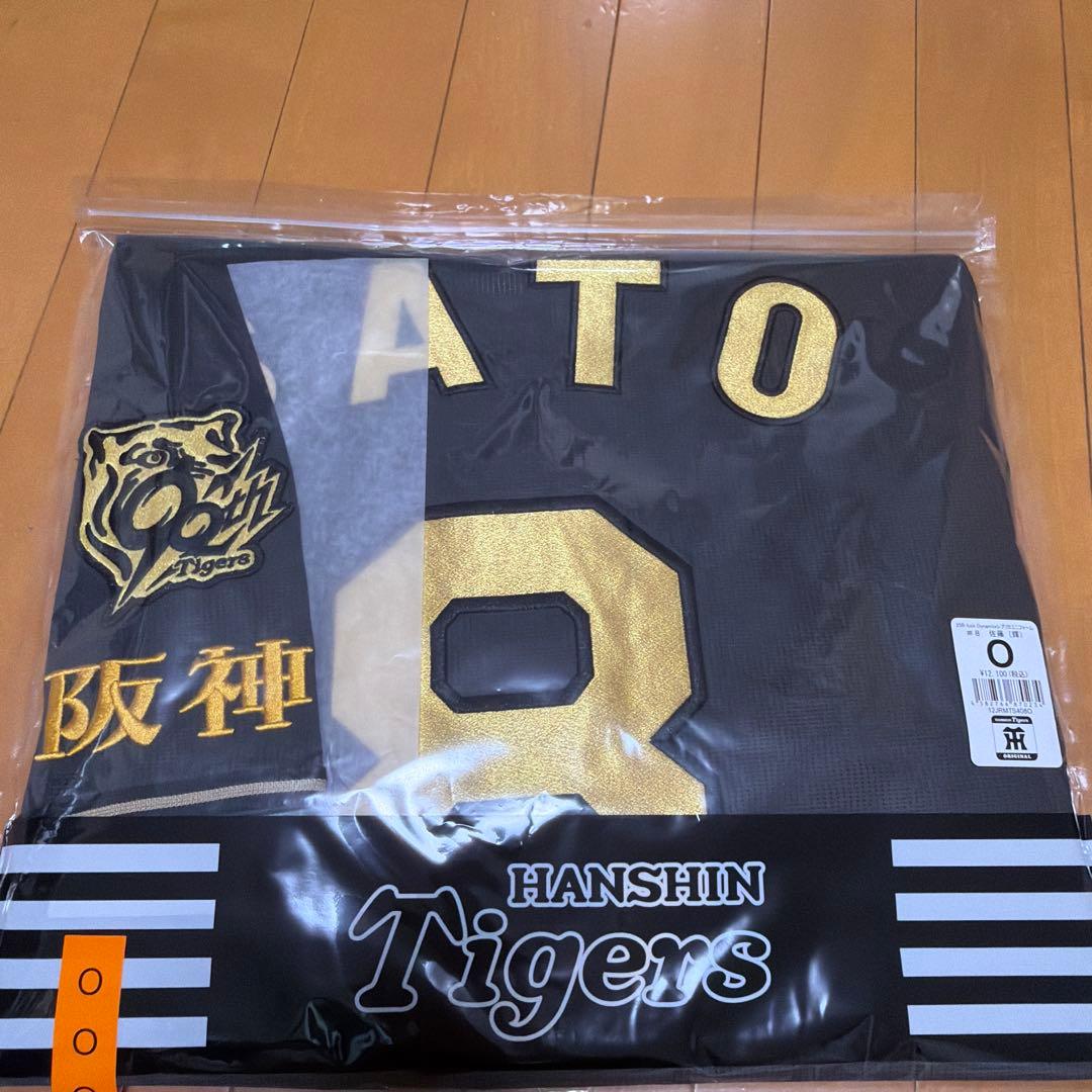 阪神タイガース 佐藤輝明　O ブラックダイナマイト　ユニフォーム