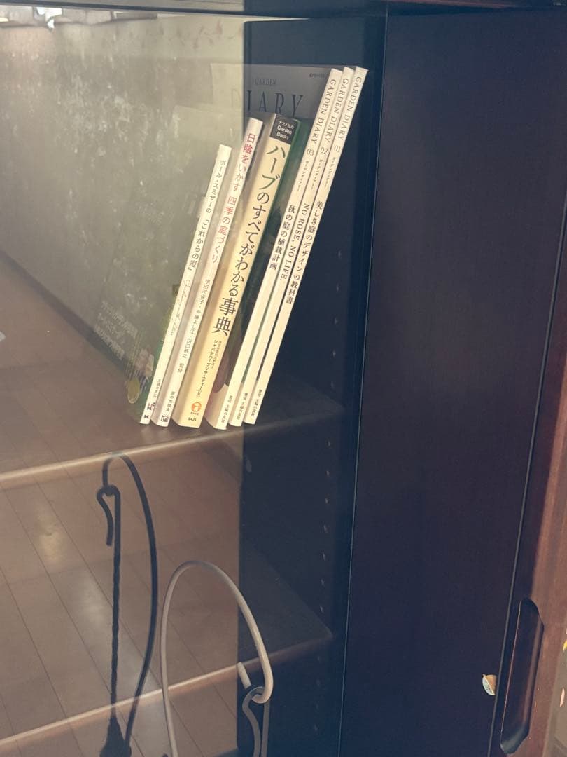 【再値下げしました】本棚／キャビネット　左右可動式　ガラス扉