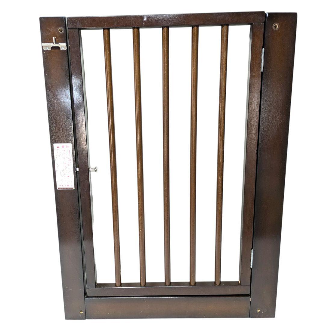 定価は高級品！噛み跡ありの訳あり特価。仕切り付きで広々使える木製サークル。