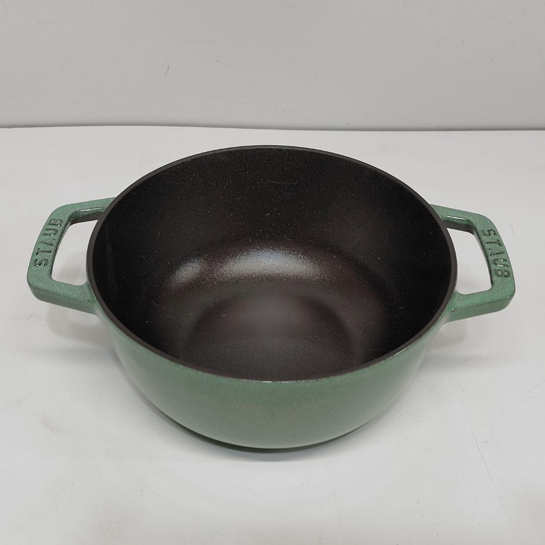 未使用 staub ストウブ ワナベ セージグリーンM 両手鍋 m1196