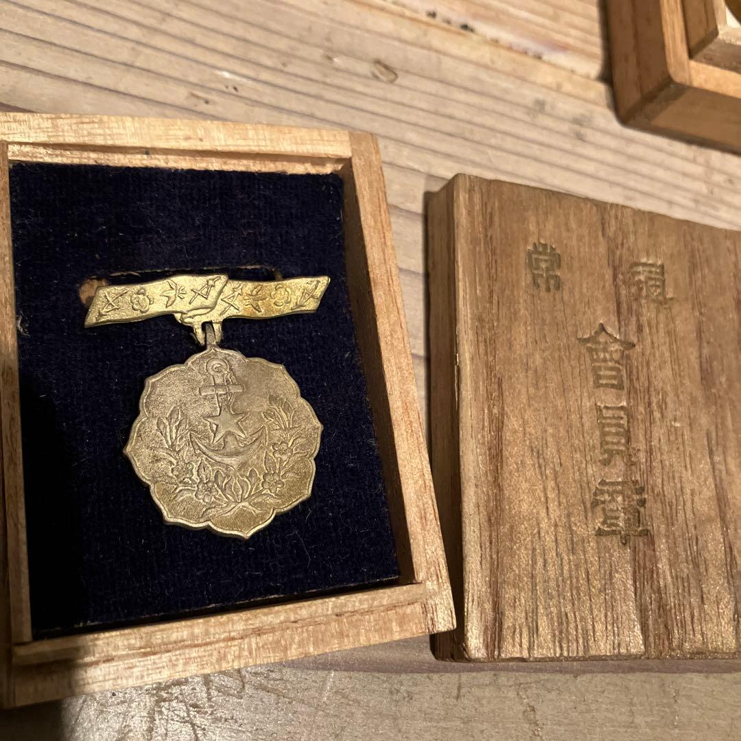 古*ン様 勲章まとめ 勲章 徽章 記章 バッジ 記念章勲章 勲八等白色桐葉章 詳