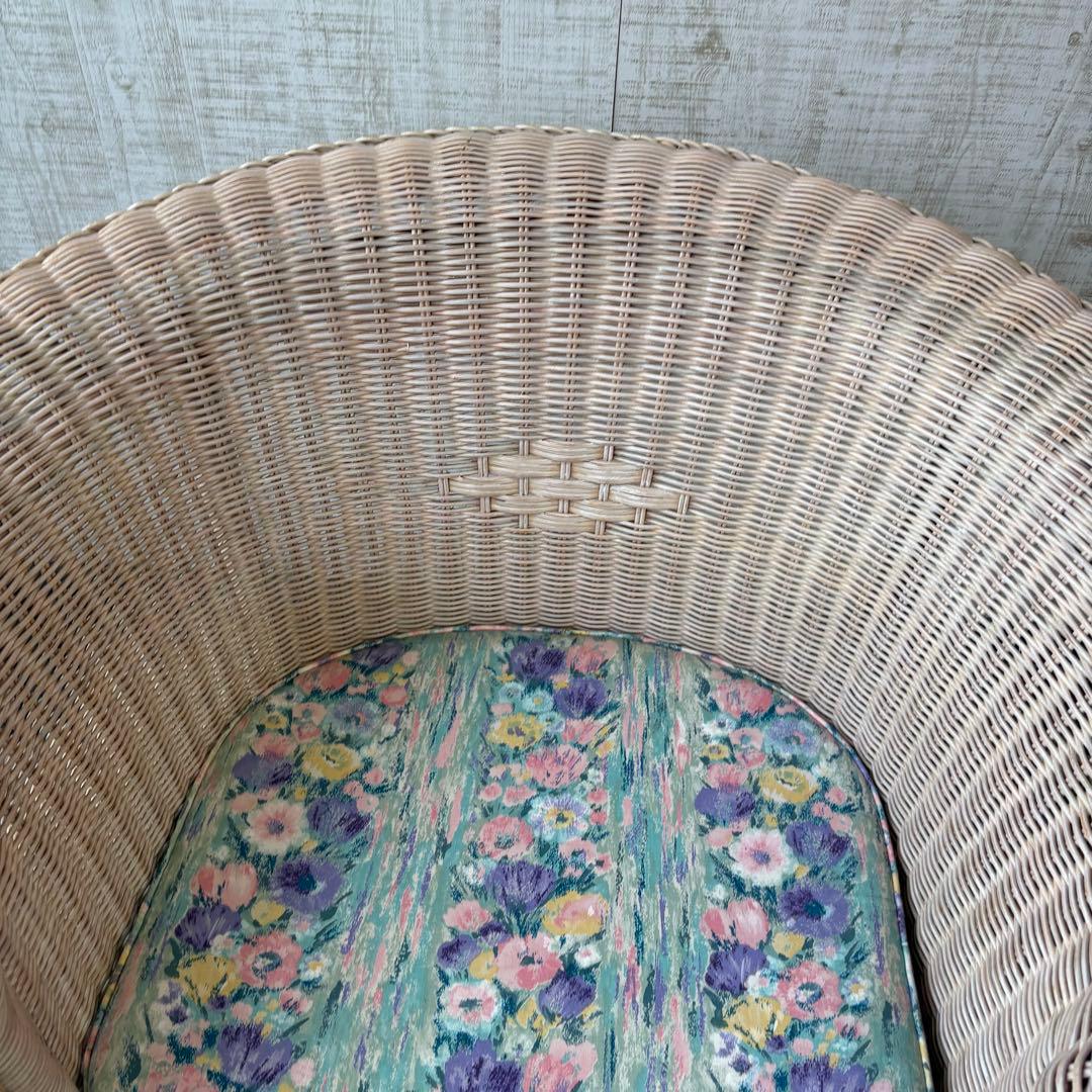 ④昭和レトロ ヴィンテージ ラタンダイニングチェア 花柄クッション アームチェア