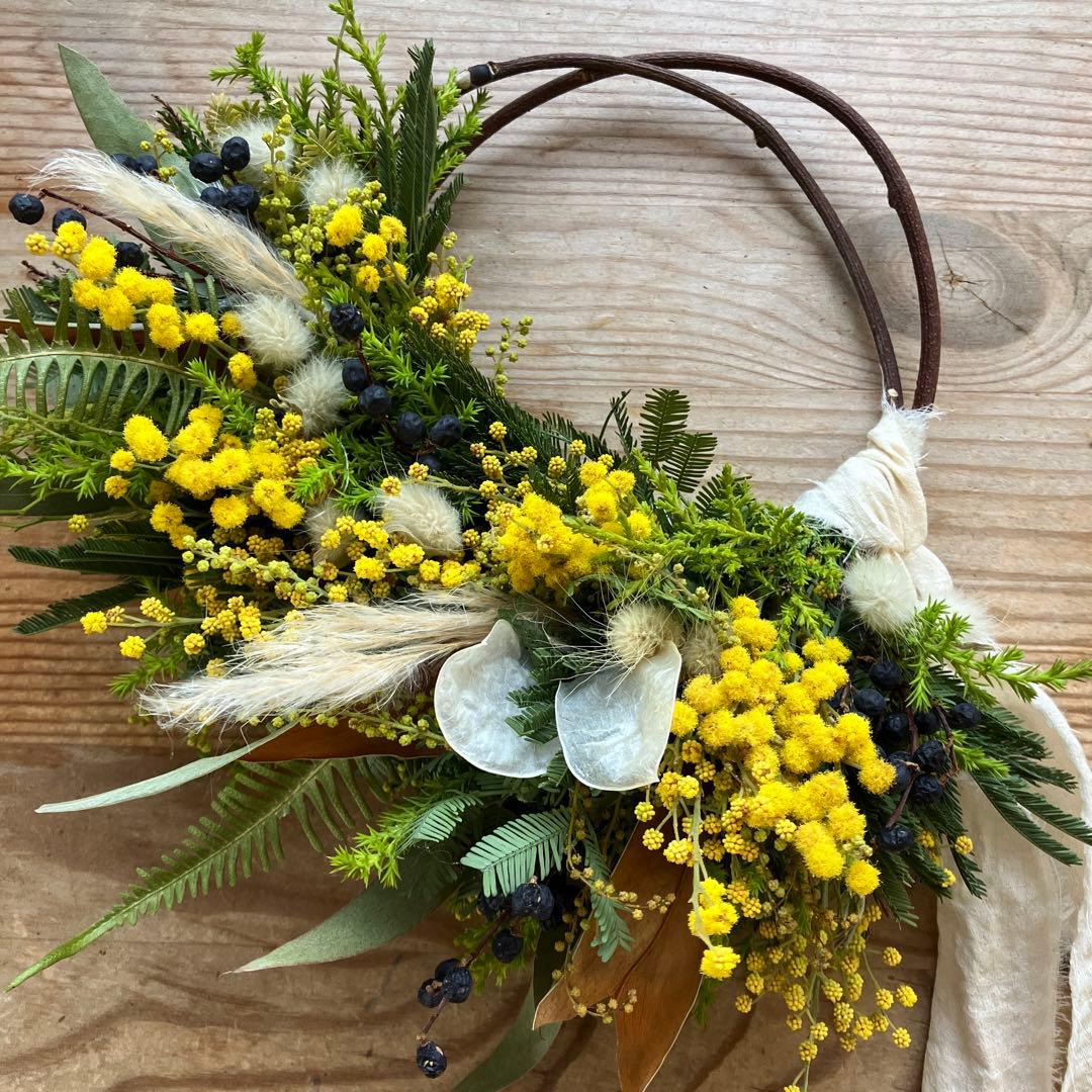 ミモザ　イタリア産ミランドールとルナリアのハーフリース　グレビレア　春