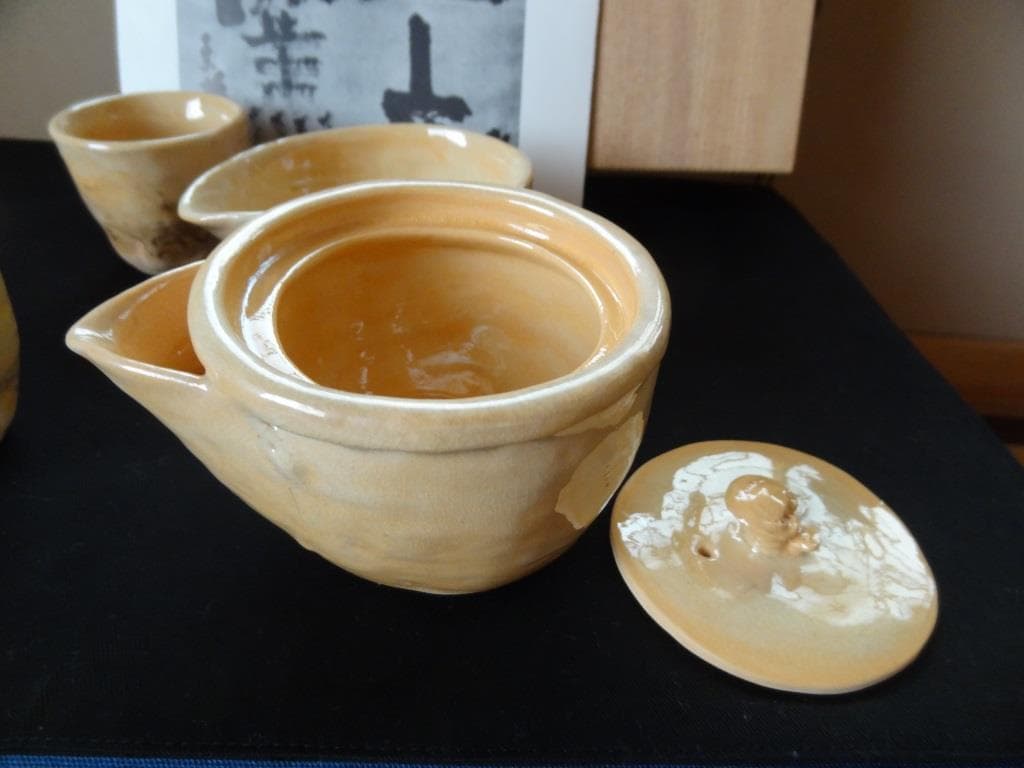 二六焼　白釉茶器三つ揃　煎茶器　霊芝摘　宝瓶　急須　茶碗　楽山焼　水月焼