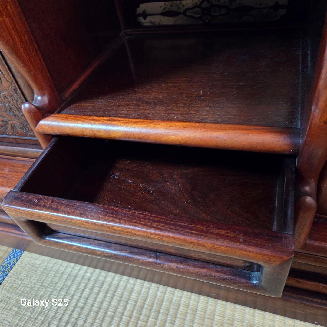 水屋箪笥　美しい彫刻の茶棚　飾り棚