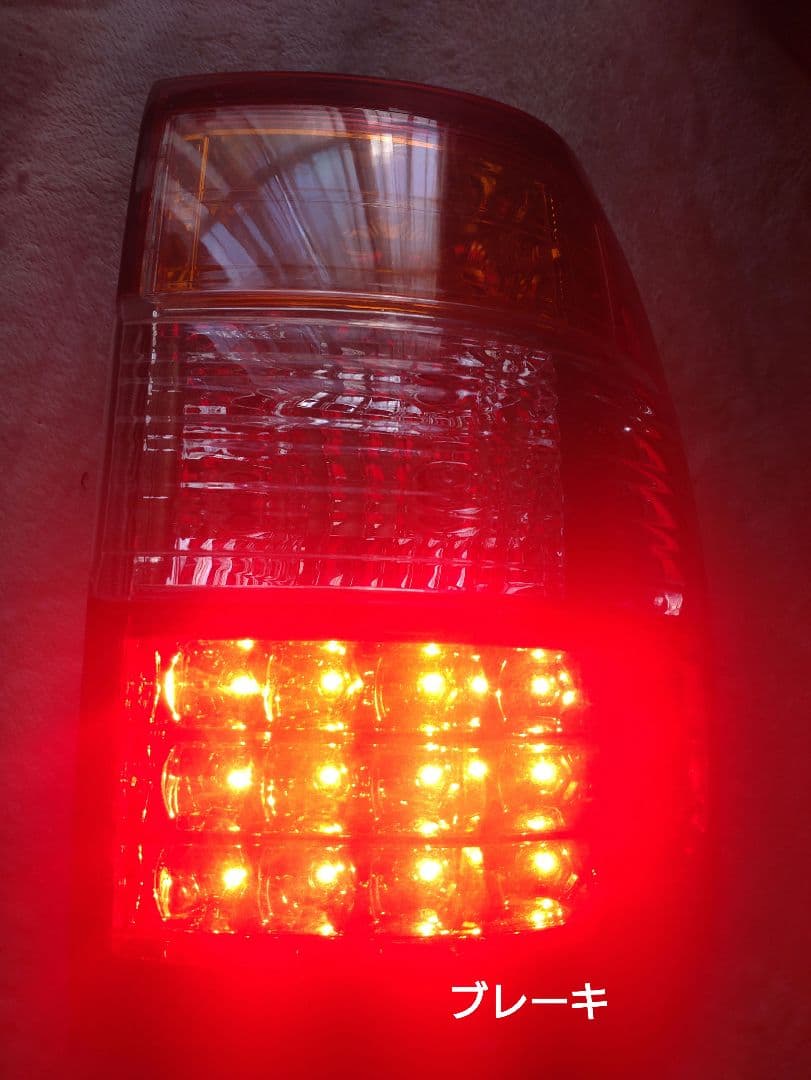 よ*し様 ランクル100 前中期 後期ルックLEDテールランプ 点灯良好 美品
