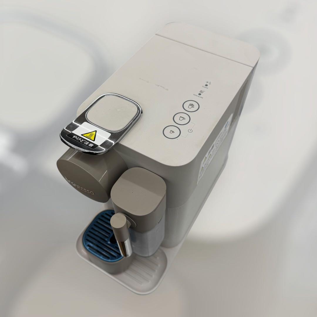 8551.ネスプレッソ ラティシマワン F111 ホワイト