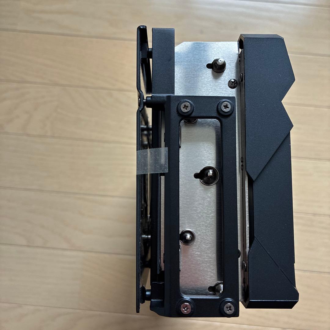 PNY 4090 ヒートシンク　3連　ファン　LED バックプレート