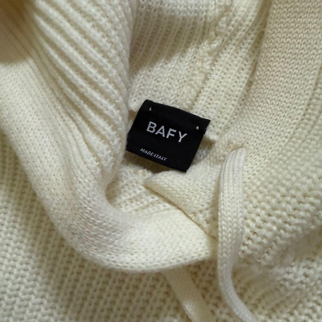 イタリア製【BAFY】ニットパーカー　ミドルゲージ