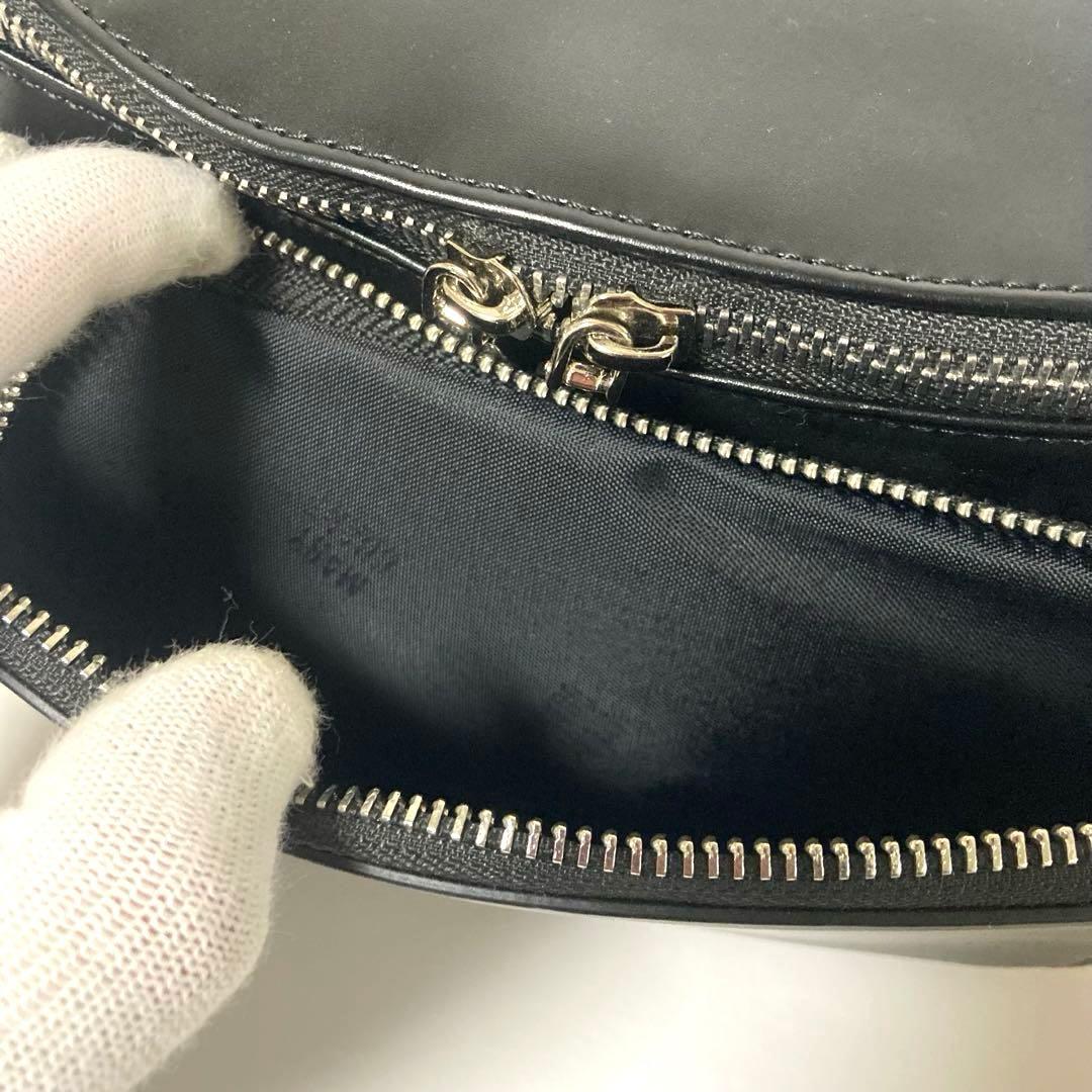 未使用級❗️ マリークワント　エポビジューデイジーボディバッグ　ブラック　黒