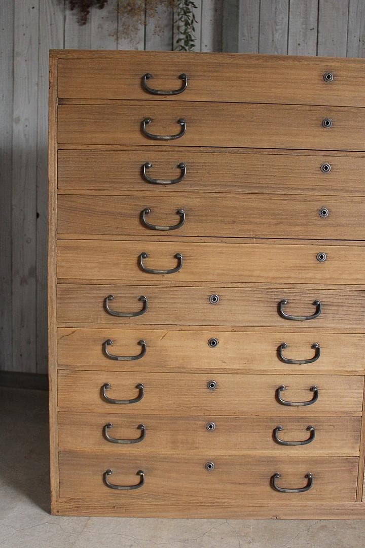 古い木製の引き出し　15杯