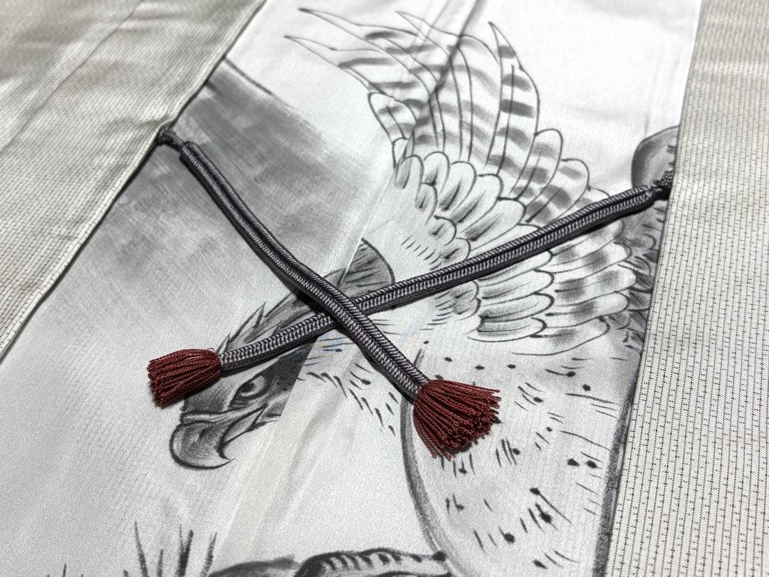 逸品　美品　和服　正絹　絣模様(白)大島紬アンサンブル(羽織紐)早い者勝ち