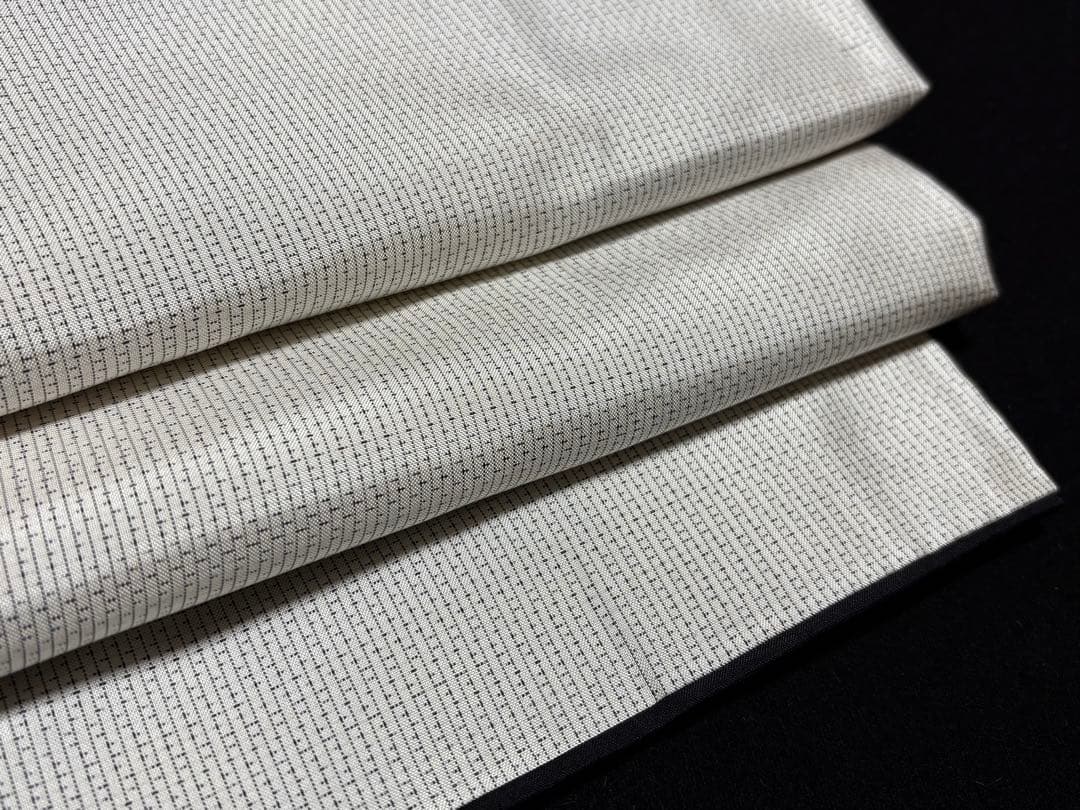 逸品　美品　和服　正絹　絣模様(白)大島紬アンサンブル(羽織紐)早い者勝ち