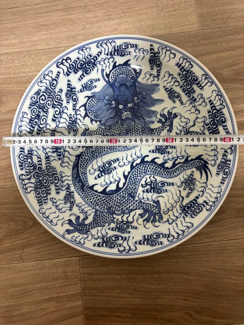 中国　青いドラゴン模様の陶器皿　大皿
