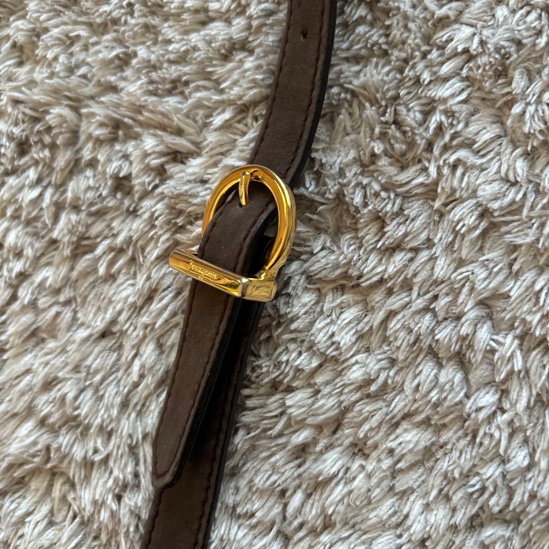 【1/31まで】Ferragamoフェラガモ　VARAショルダーバッグ