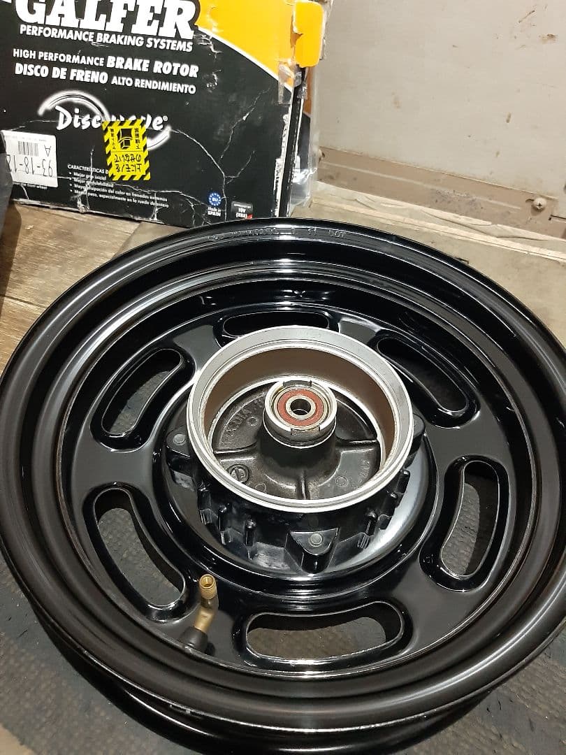 純正　エイプ 50 100 フロントホイール KV7-3 純正黒　12x2.50