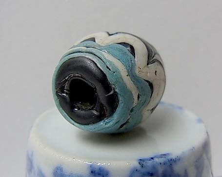 ★G2703★古代とんぼ玉 (A47) イスラム大粒　ガラスビーズ　かきあげ文様