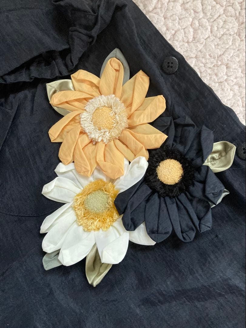 ポテチーノ　さえら　アキアカネ 大人気ガーベラ付 エプロン ブラック