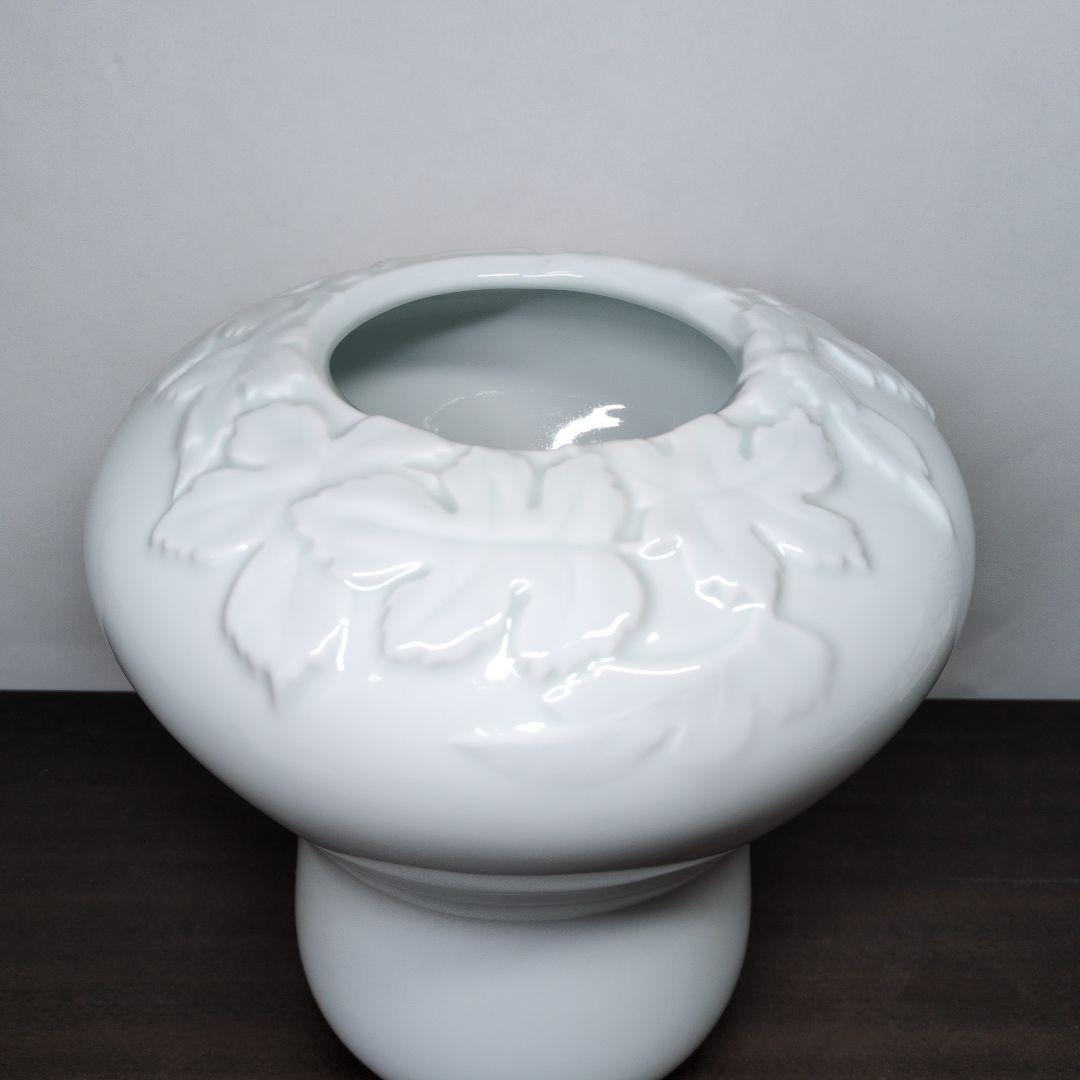 深川製磁 君島一郎 白磁 貼付 葉文 花瓶 高さ約25cm