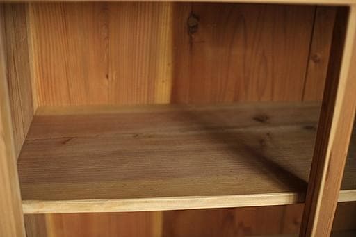 古い木枠のガラス戸棚　引き出し2杯