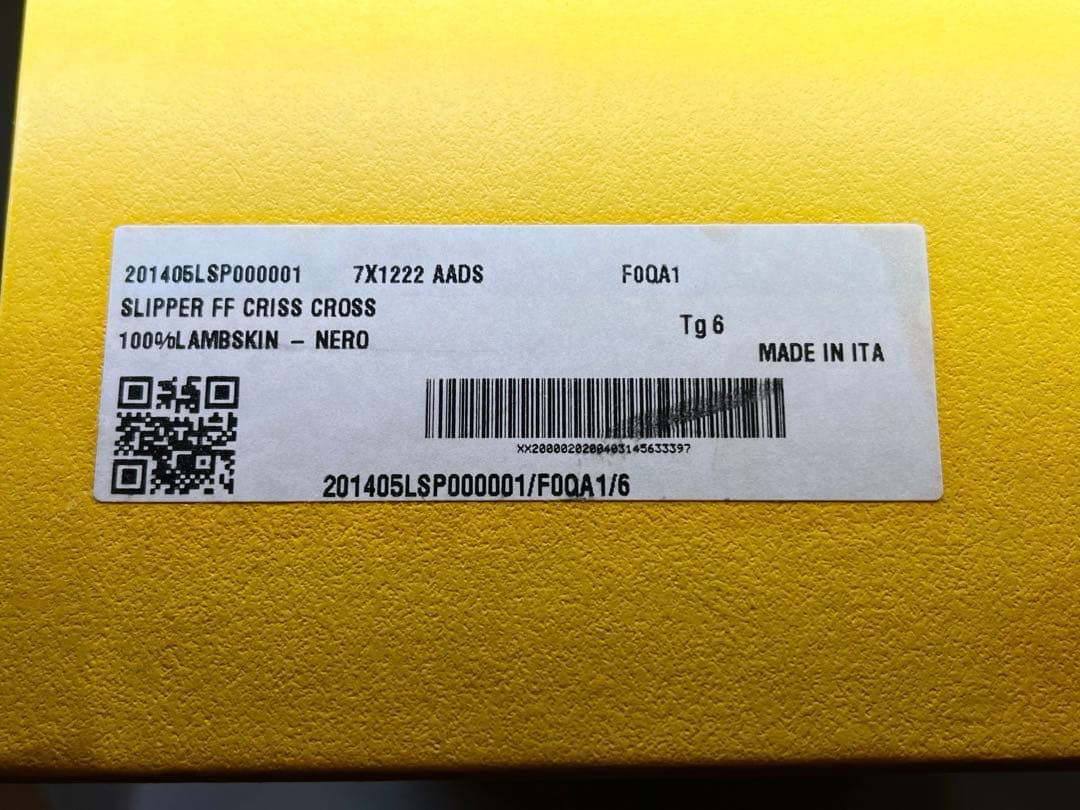 FENDI エンボス ズッカ柄 クロスベルト サンダル