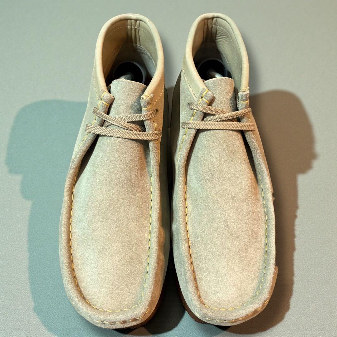 【定番カジュアル】クラークスオリジナルス　ワラビーブーツ　サンドスエード