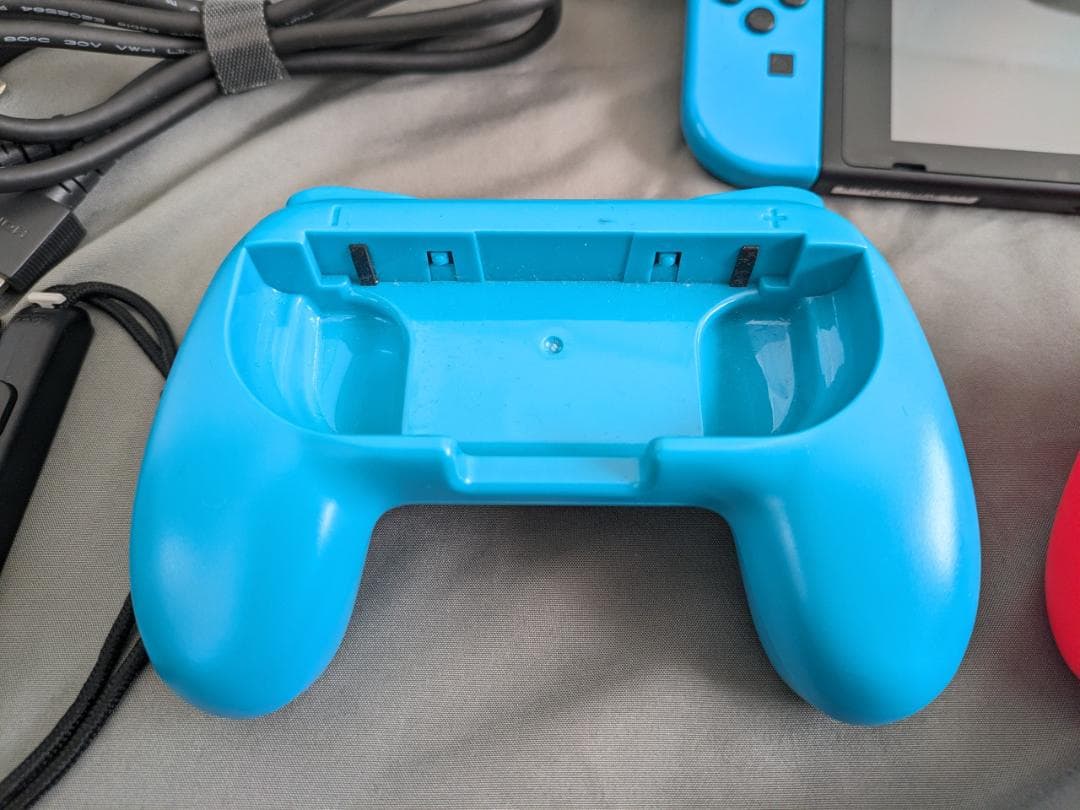 Nintendo Switch 本体＋Joy-Conグリップミニ・2個セット付