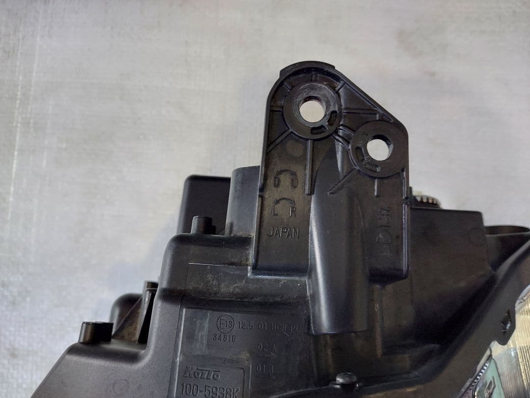 スズキ　クロスビー　ヘッドライト左　LED