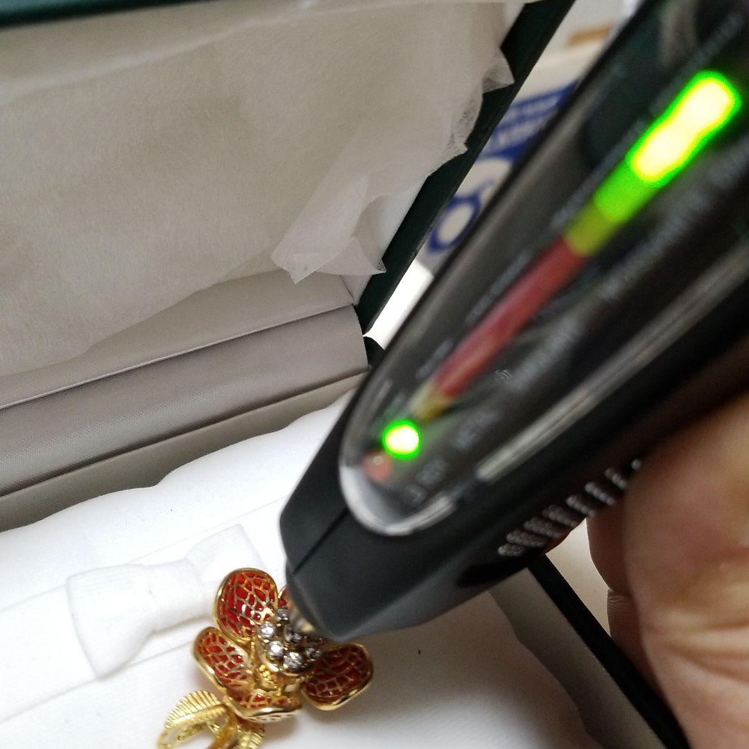 平和堂貿易　動く　ブローチ　刻印　あり　金　750　PT950　0、28カラット