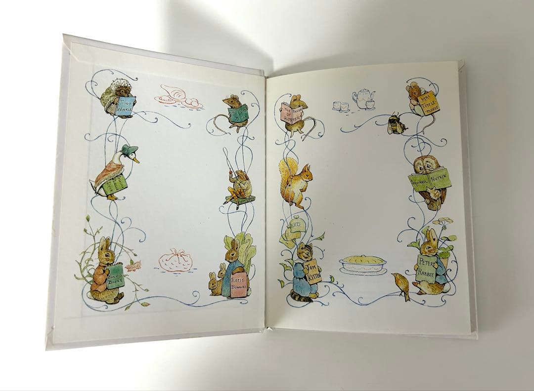 【イギリス購入品】ピーターラビット 絵本　フレデリック・ウォーン社製　木製　本立