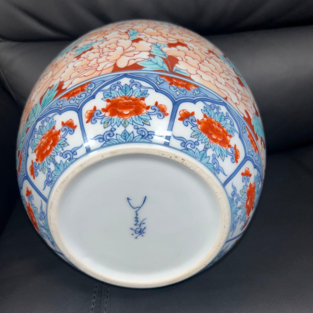 小笠原藤右衛門　提灯花瓶－赤濃牡丹尽くし