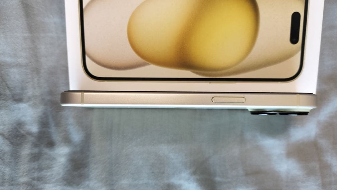 【美品】SIMフリー　Apple iPhone 15 256gb イエロー