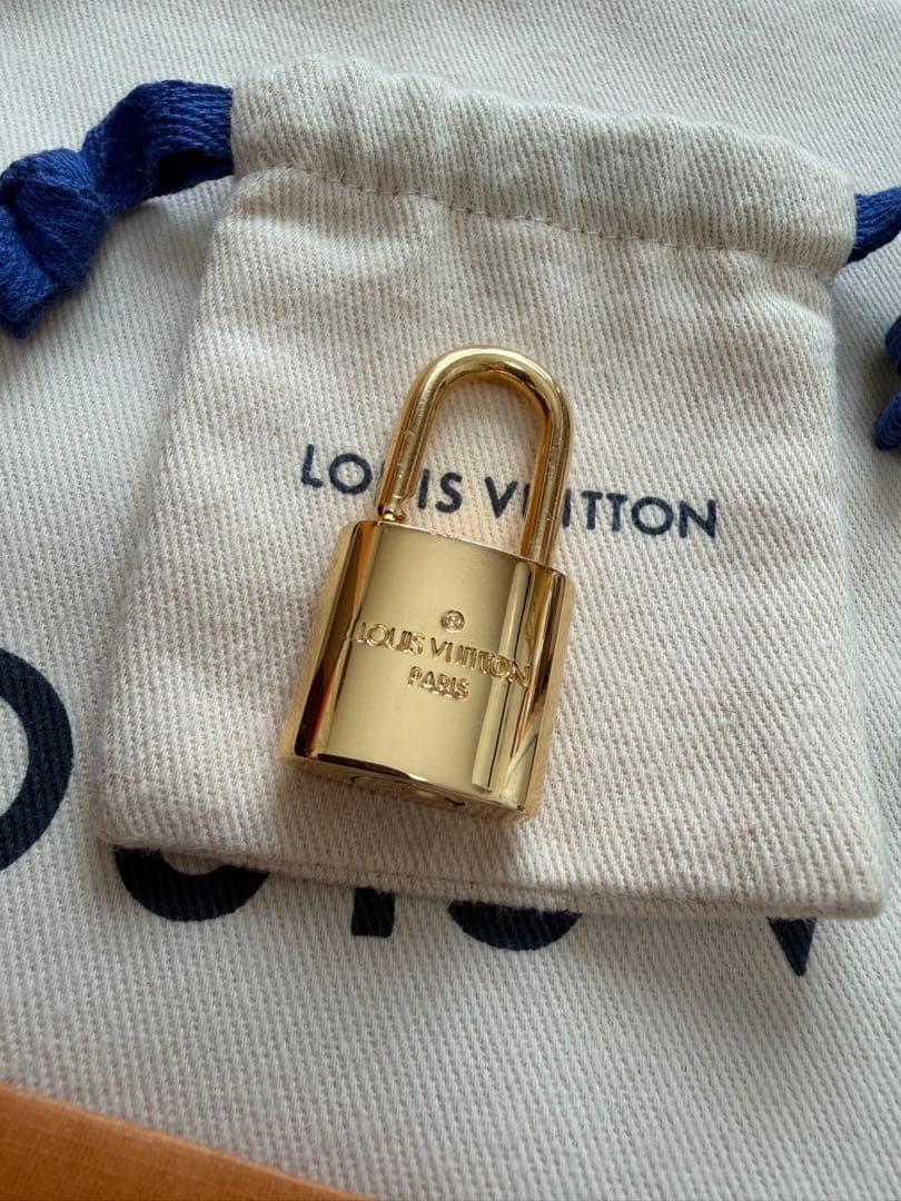 ルイヴィトン アルマBB アマラント ヴェルニ　Louis Vuitton